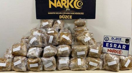 Kargo aracında valizlerin içinden torba torba uyuşturucu çıktı
