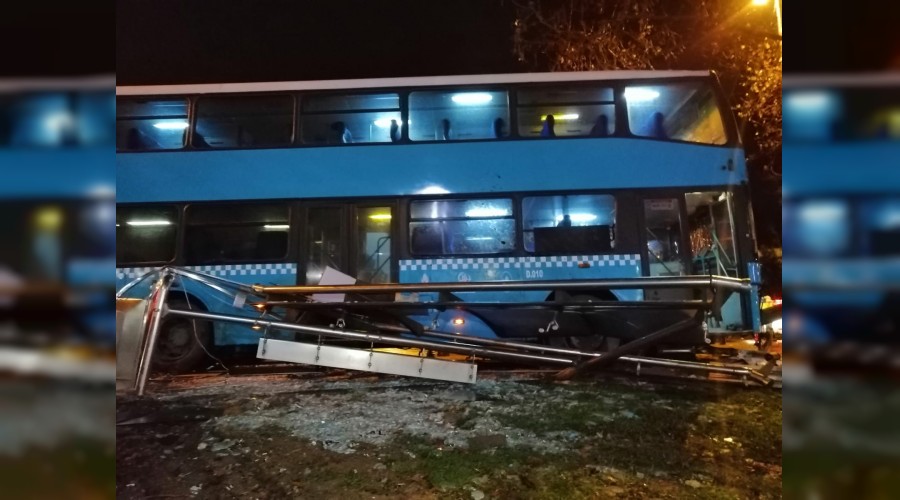 Kartal�da halk otob�s� dura�a dald�