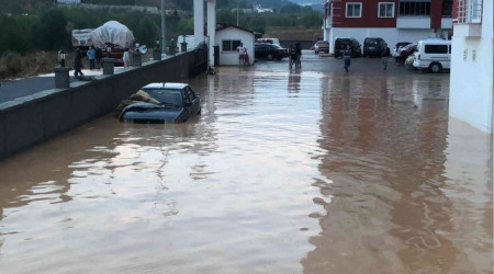 Kastamonu'da yağmur hayatı felç etti