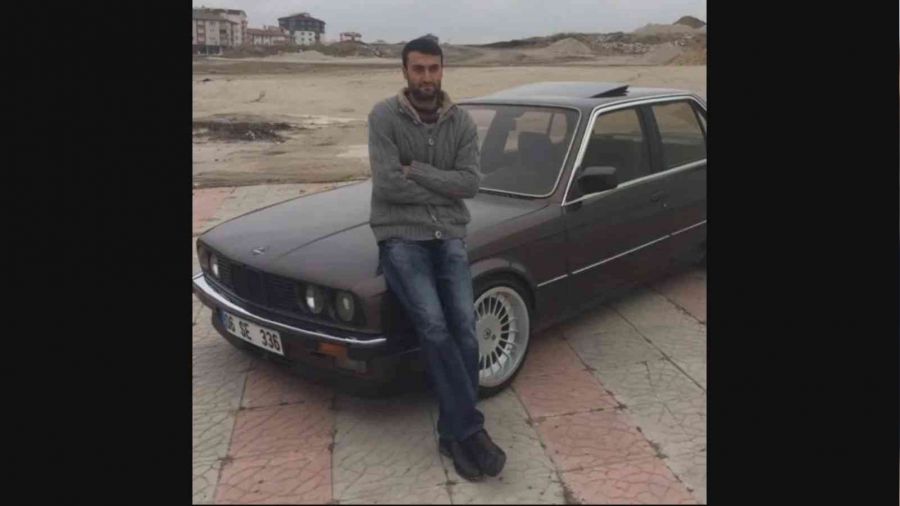 Kayınbabasını bıçaklayarak öldürüp eşini yaraladı