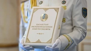 Kazakistan Cumhurba�kan� Tokayev, yeni anayasan�n bug�n itibar�yla y�r�rl��e girdi�ini belirterek, "Bug�n, ba��ms�z Kazakistan tarihinin yeni bir d�nemi ba�l�yor" dedi