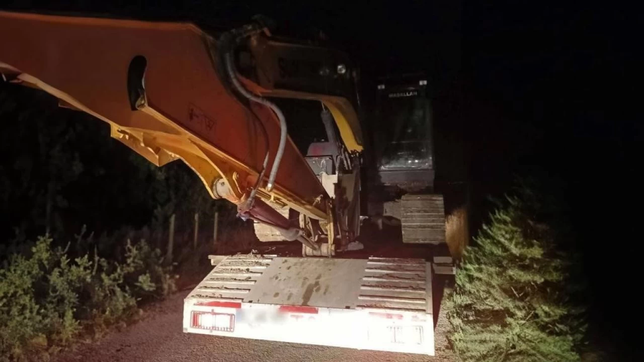 Kepçe ile define arayan 2 şüpheli yakalandı