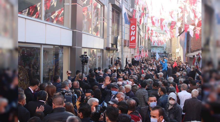 Kılıçdaroğlu, Salihli'de muhtarlar ve partililerle buluştu
