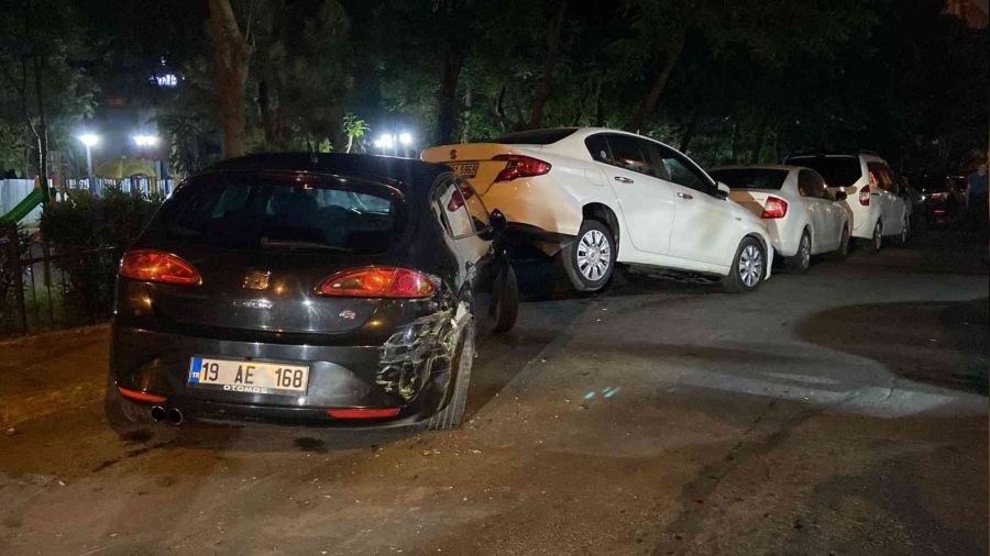 Kimliği belirsiz kişinin kullandığı İETT otobüsü 17 araca çarptı