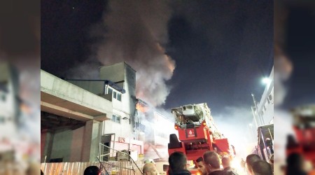 Kimyasal boya fabrikası yandı