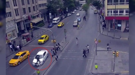Kırmızı ışıkta geçen gence otomobil çarptı