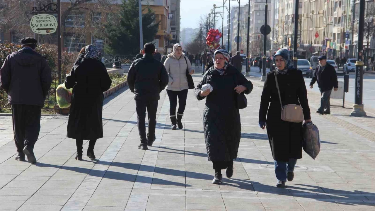 Kısaltmalar ve sık kullanılan emojiler dilimizi kirletiyor