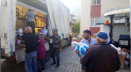 Kışlıklar otobüs yerine kamyonla getirildi