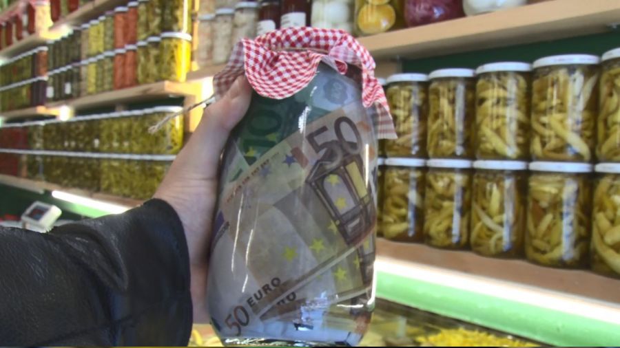 KKM sistemine yatırmak yerine Dolar ve Euro'nun turşunu kurdu