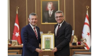 KKTC Cumhurbaşkanı Erhürman, CHP Genel Başkanı Özel'i kabul etti