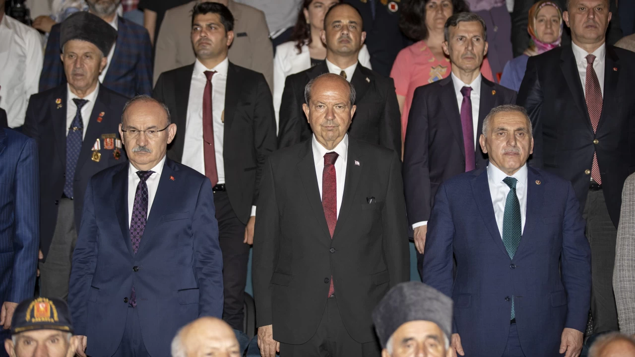 KKTC Cumhurbaşkanı Tatar, Sakarya'da öğrencilerle buluştu