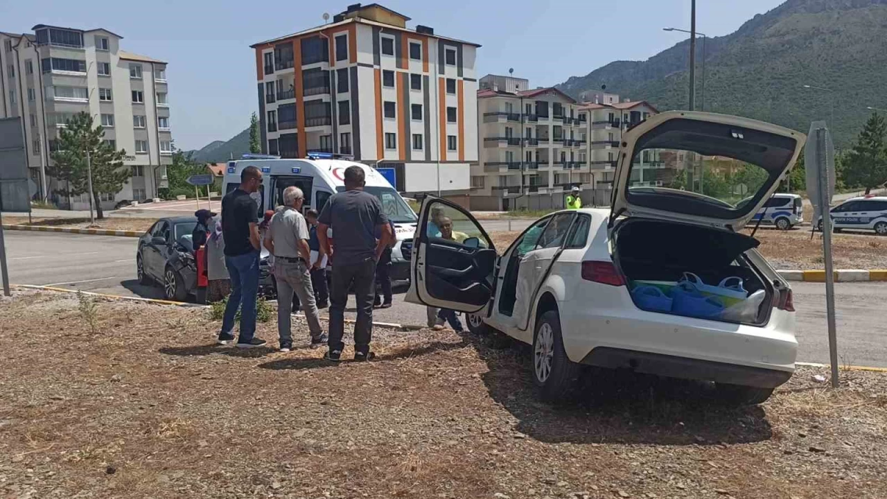 Konya'da iki otomobil �arp��t�: 5 yaral�