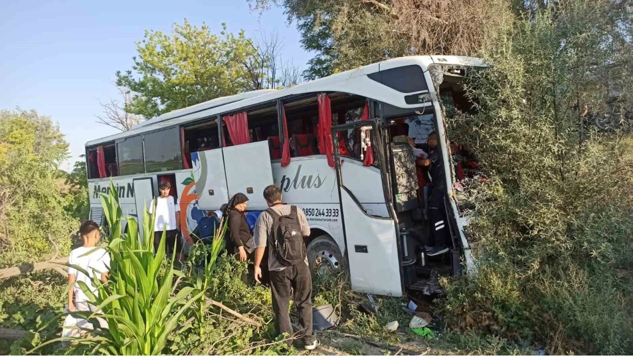 Konya'da yolcu otobs yoldan karak aalara arpt: 7 yaral