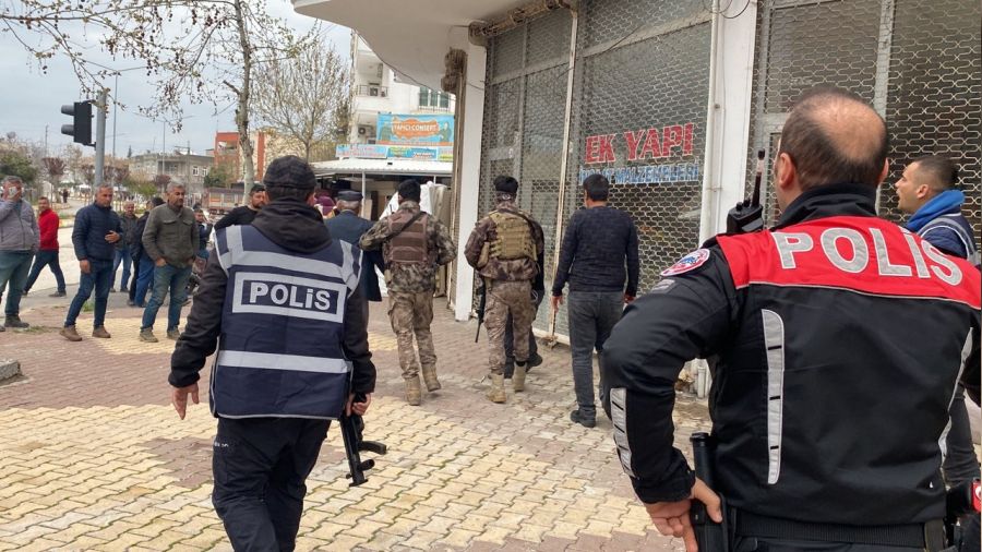 'K�pek' kavgas�nda 3 ki�i yaraland�