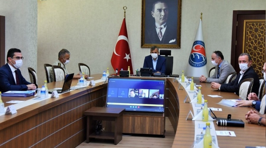 Korona hastalarına 'elektronik bileklik' takılacak