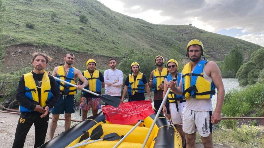 Köyün meraklı gençlerinin yeni tutkusu rafting