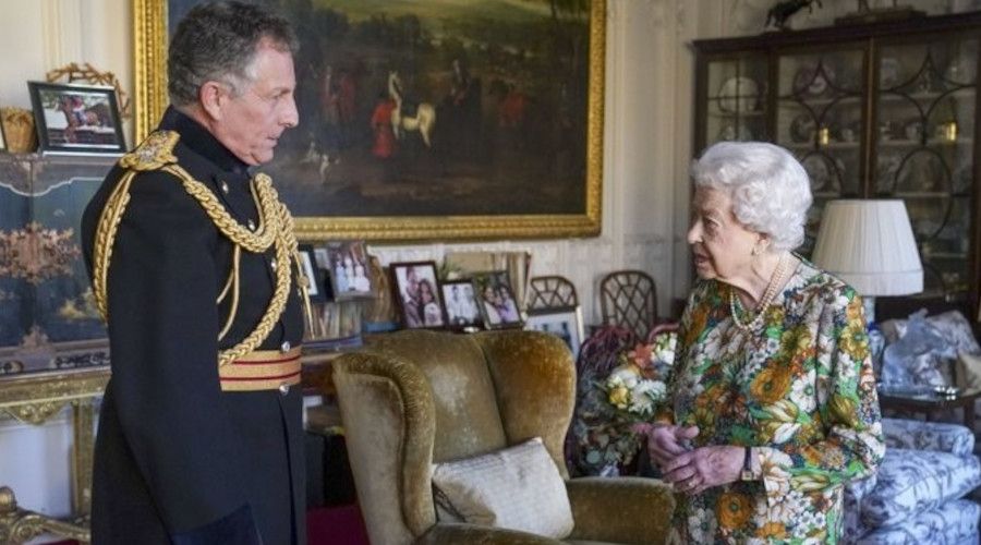 Kraliçe II. Elizabeth'ten uzun zaman sonra ilk kez yüz yüze görüşme