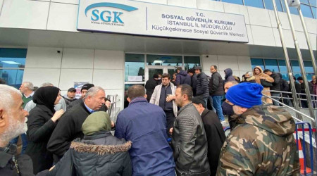 Kkekmece'de EYT kuyruu uzad