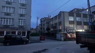 K���k�ekmece'de kahvehane tarand�: 3 yaral�