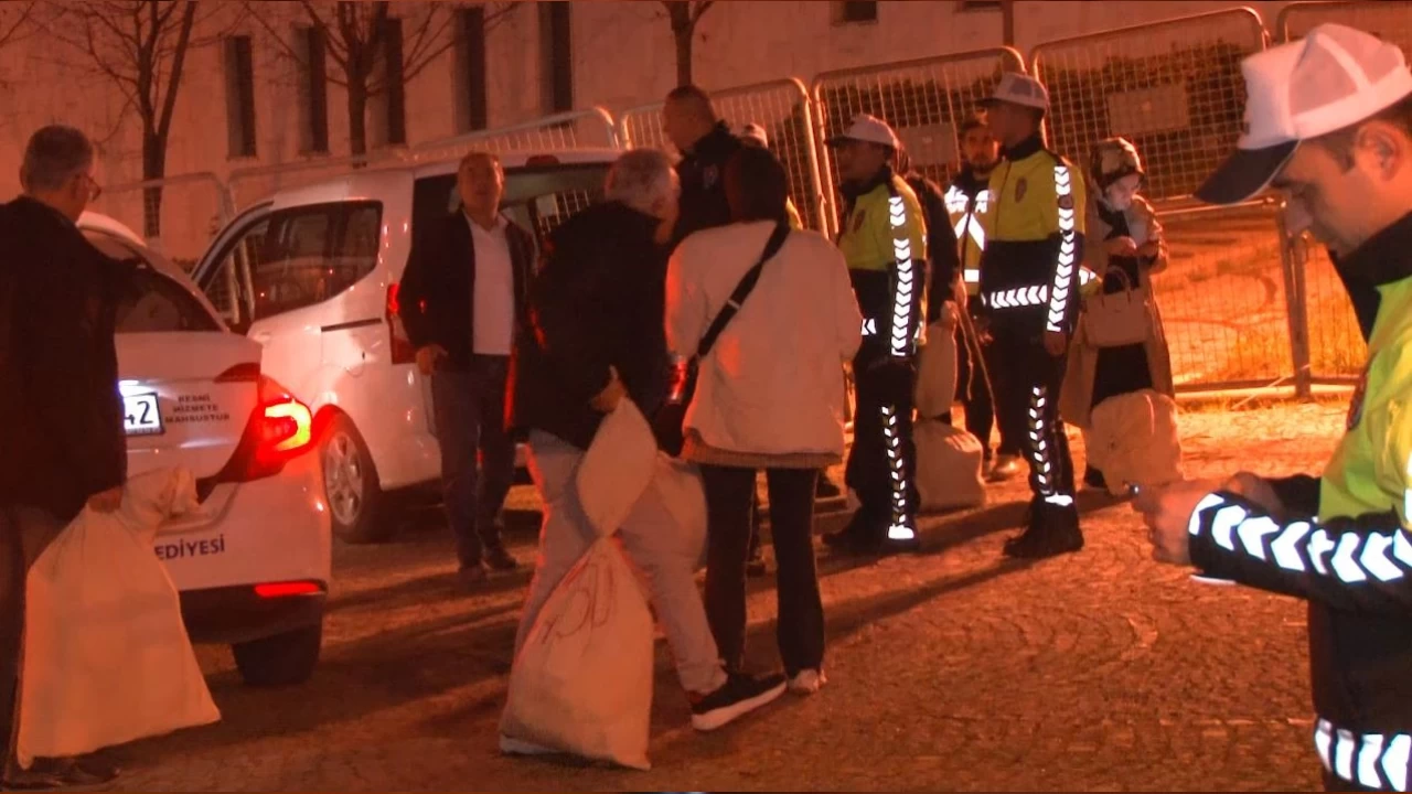 Küçükçekmece'de sayılan oylar İlçe Seçim Kuruluna getirildi