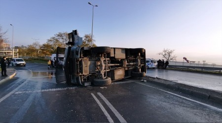 Küçükçekmece'de seyir halindeki TOMA devrildi