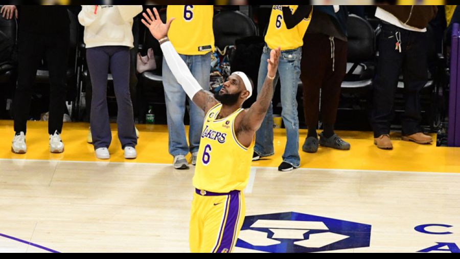 LeBron NBA rekorunu k�rd�