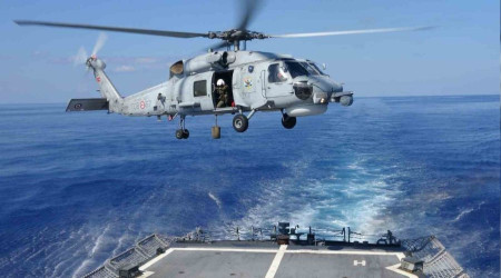Libya açıklarında helikopter ile iniş kalkış eğitimi