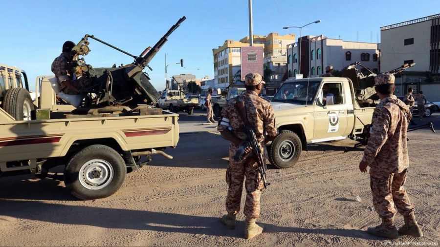 Libya'daki silahl� �at��malar e�itimi baltal�yor