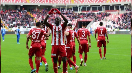 Lider kupaya yöneldi