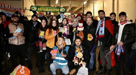 Maça oyuncaklarla geldiler