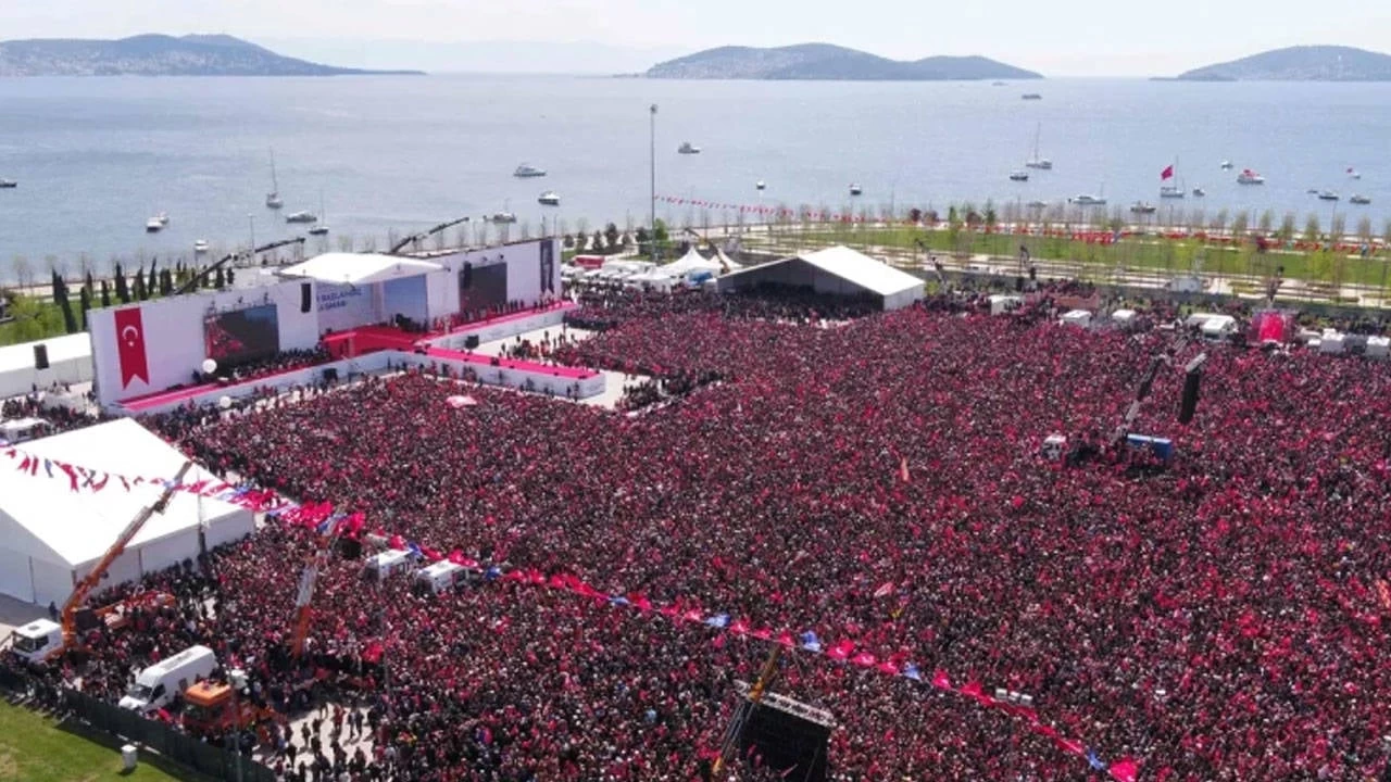 Maltepe'deki mitinge yüz binler aktı