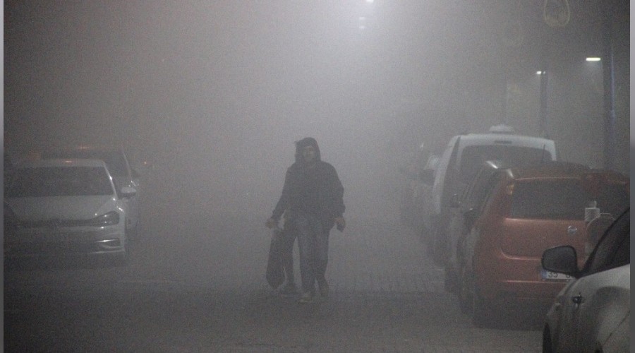 Manisa'da sis sürücülere zor anlar yaşattı