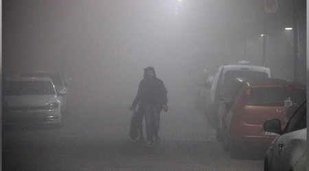 Manisa'da sis sürücülere zor anlar yaşattı