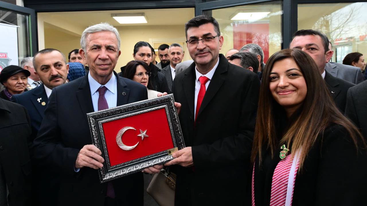 Mansur Yava, gaziler, ehit yaknlar, dul ve yetimlere dernek binas at