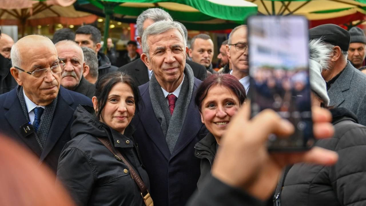 Mansur Yava'a entepe pazarnda youn ilgi: nallah kazanacaksnz