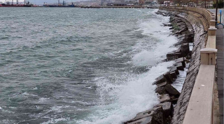 Marmara Denizi ulaşımına poyraz engeli