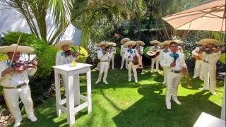 Meksika'da Mariachiler İstiklal Marşı'nı gazeteciler için seslendirdi