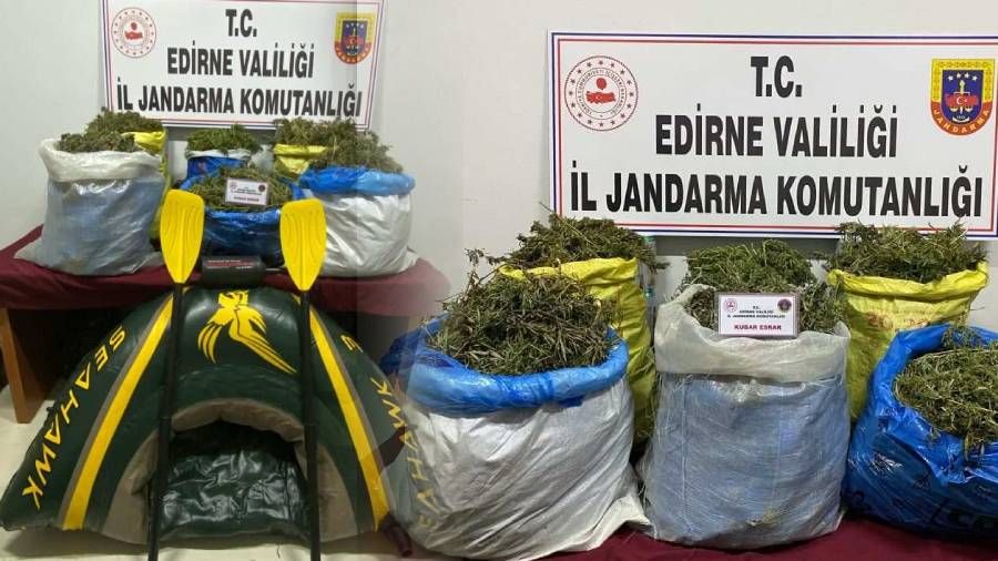 Meriç Nehri'nde şişme botta 33 kilo 250 gram esrar yakalandı