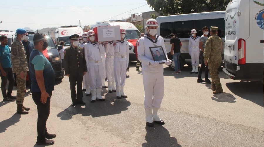 Mersinli �ehit topra�a verildi