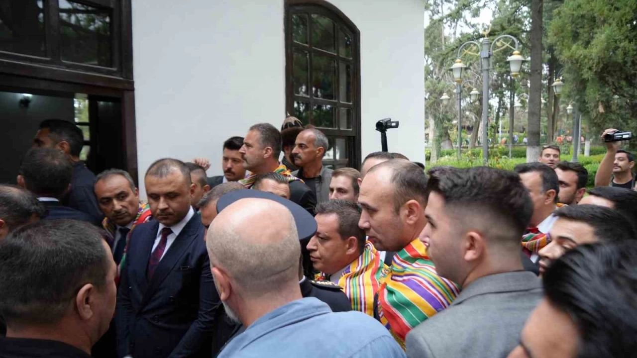 MHP'li smet Bykataman'n Erturul Gazi Trbesi'ne almadlar