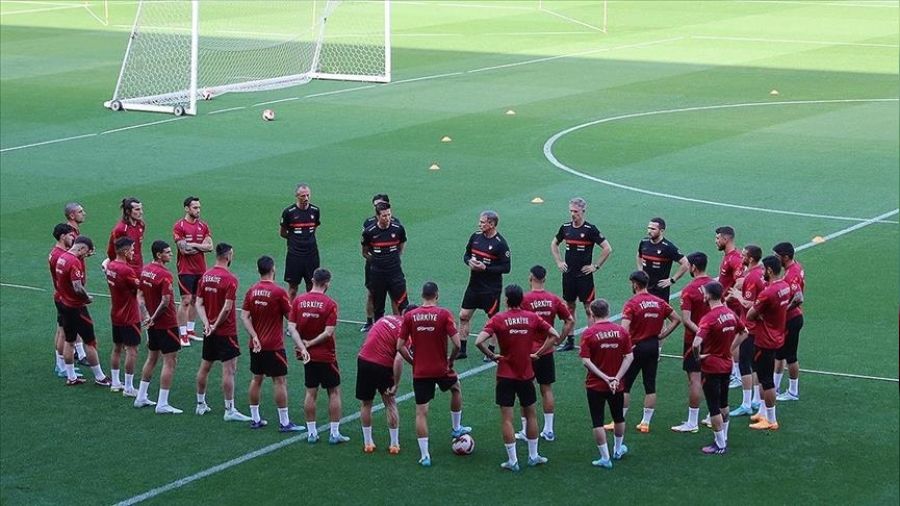 Milli mesai de�i�ikliklerle ba�lad� 