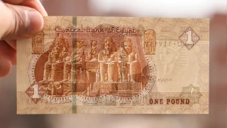 Mısır’ın parası karaborsaya düştü