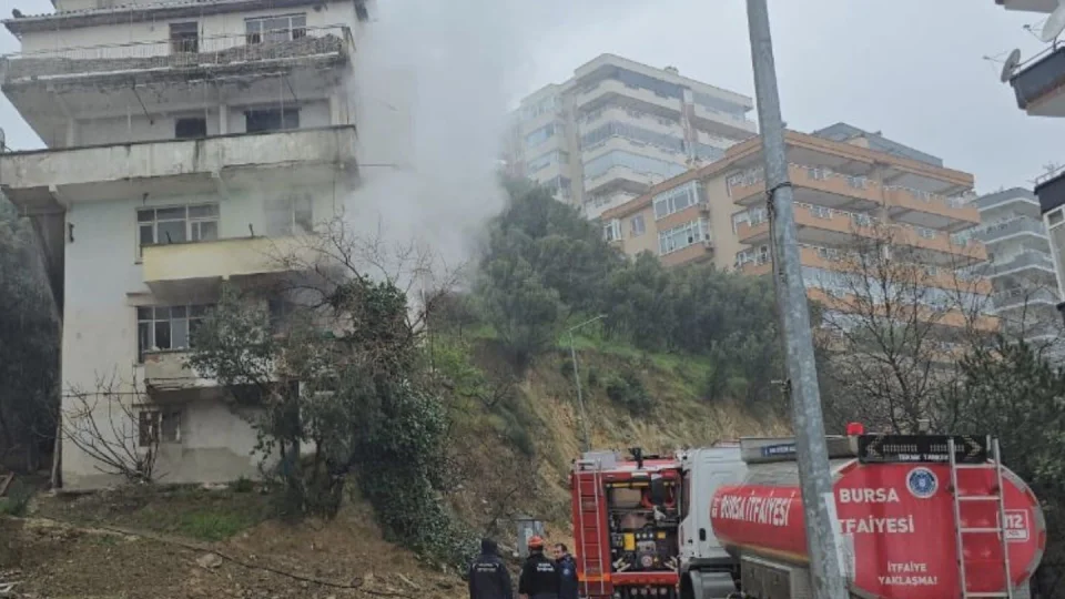 Mudanya'da apartmanda yang�n pani�i