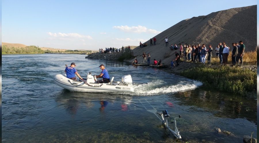 Muş'ta nehre giren genç boğuldu