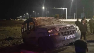 Mu'ta takla atan otomobil tarlaya utu: 3 yaral