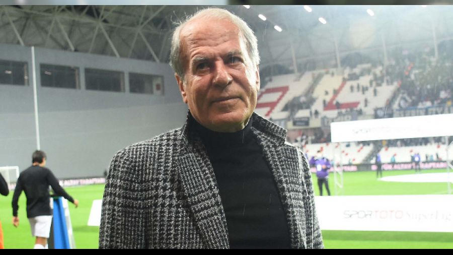 Mustafa Denizli futbolcularla görüştü