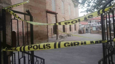 Ne hale geldik... Cami avlusundaki kavgada 1 kişi ağır yaralandı