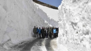 Nemrut G�l�'n�n yolundaki kar esareti bitti