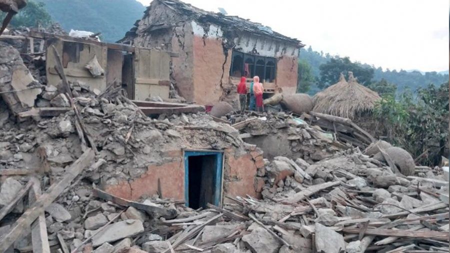 Nepal'de 6.6 b�y�kl���nde deprem: 6 �l�, 5 yaral�