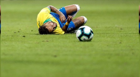 Neymar'ın ayak bileği kırıldı